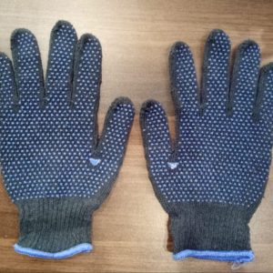 blue dotted gloves